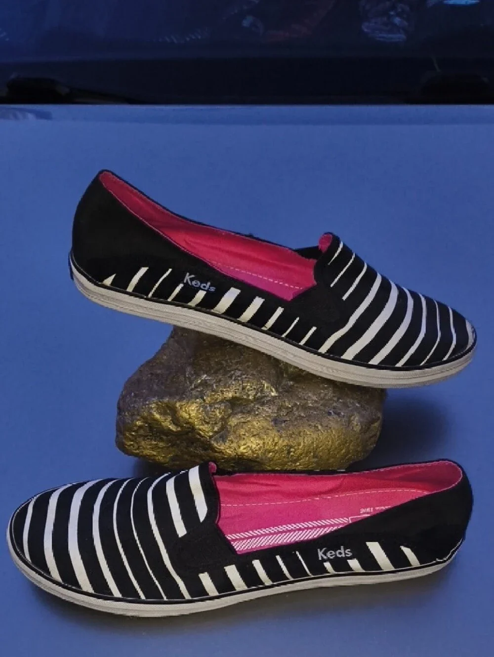 Keds Black & White Striped Slip-On Flats with Pink Interior Size 9.5 - Picture 2 of 6